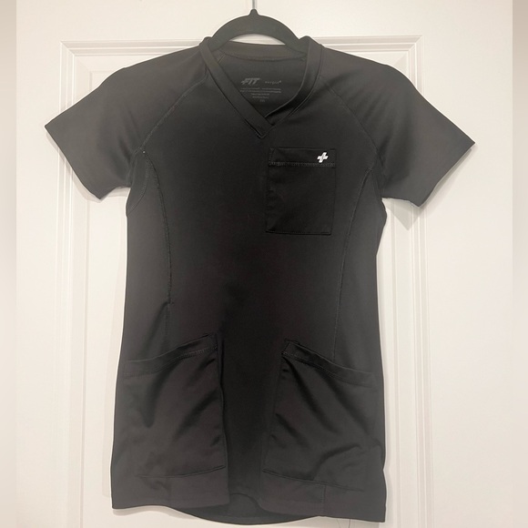 Fit Scrubs Pocket Plus Top - Picture 4 of 5